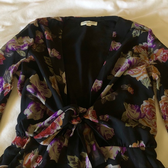 New! 🌸 Floral Romper 🌸 - Picture 4 of 5